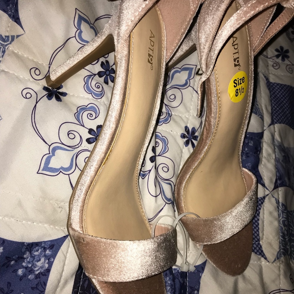 apt 9 heels - Picture 2 of 5
